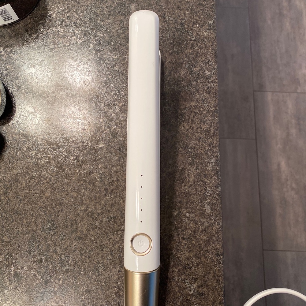 T3 single pass hair straightener